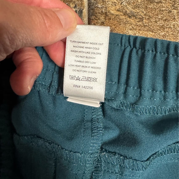 FIGS Technical Collection Scrub Set – L Top & S Joggers | Deep Teal - Picture 9 of 16